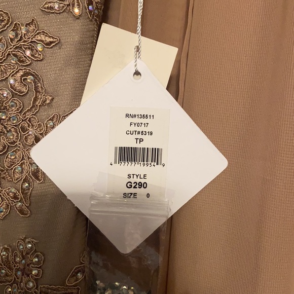 🎉💕 FLASH SALE 💕🎉 Glow evening / prom dress - Picture 5 of 6